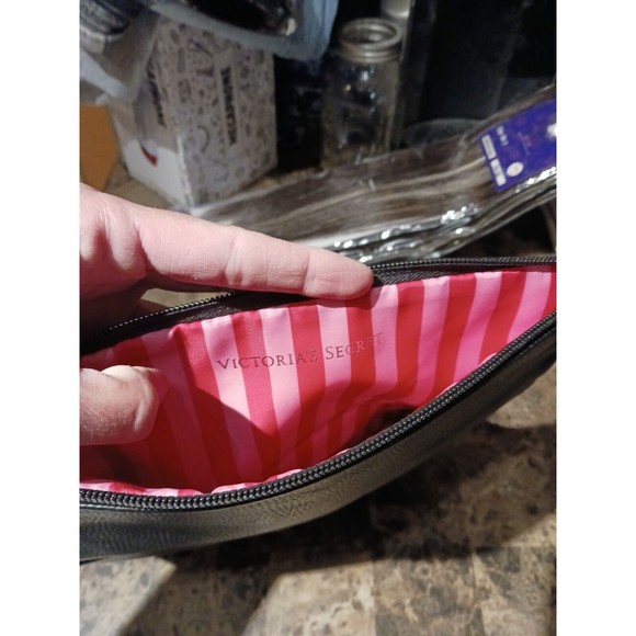 Victoria's Secret Angel Black Faux Leather Anniversary Foldover Clutch Bag - Picture 9 of 10